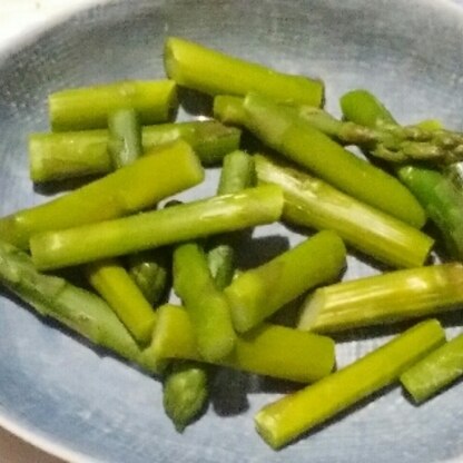 初めて家庭菜園のアスパラが収穫出来たので作って食べました。
種を撒いてから３年　美味しかったです。